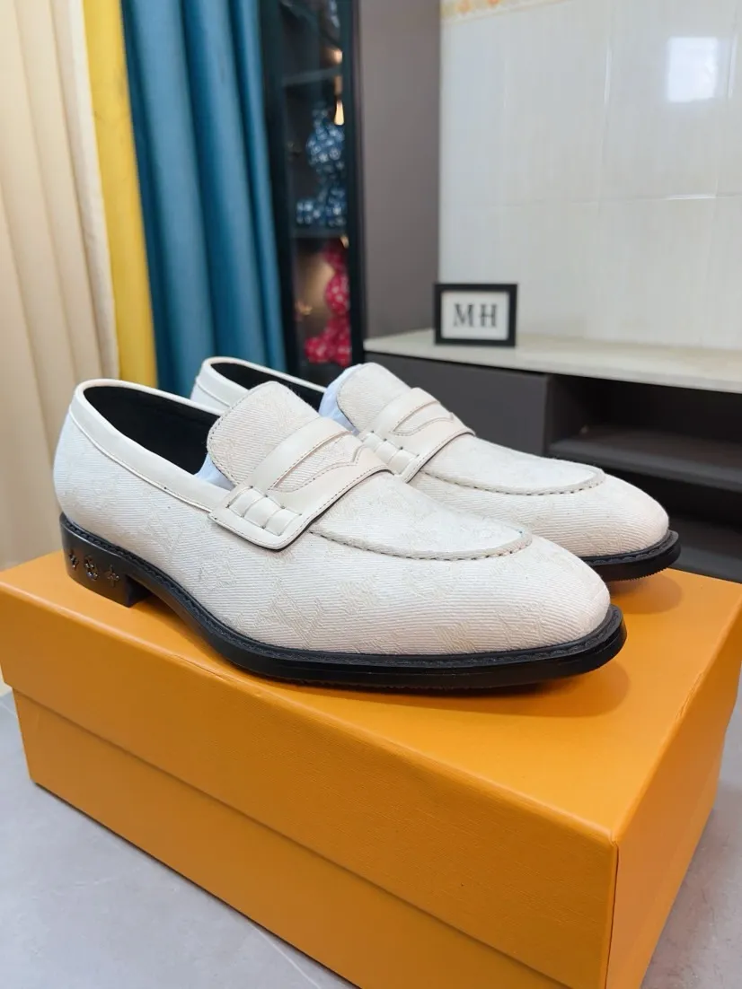 Ex-factory price 720🌹🌹High version [LV] Louis Vuitton's popular casual leather shoes🎖Fashionable and elegant🎖🎖Material: Original imported open-edge beaded cowhide, washed cowhide leather lining, original open-molded rubber outsole, high-end and classy, ​​elegant quality, instantly transforming into a handsome man ❤❤Standard\nNumber: 38-44
